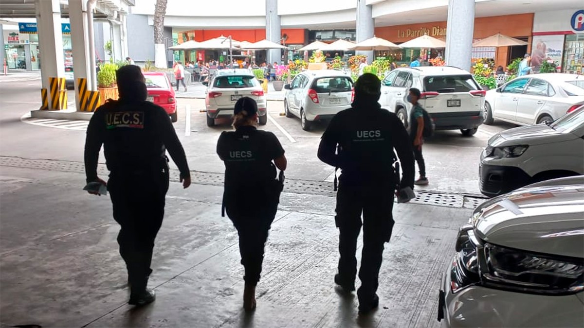 Cae mujer por extorsionar a directora de una primaria; la atraparon al acudir por el pago