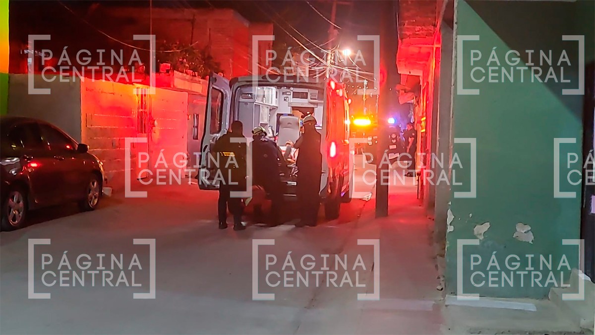 Pareja es baleada frente a una vivienda; la mujer perdió la vida dentro del domicilio