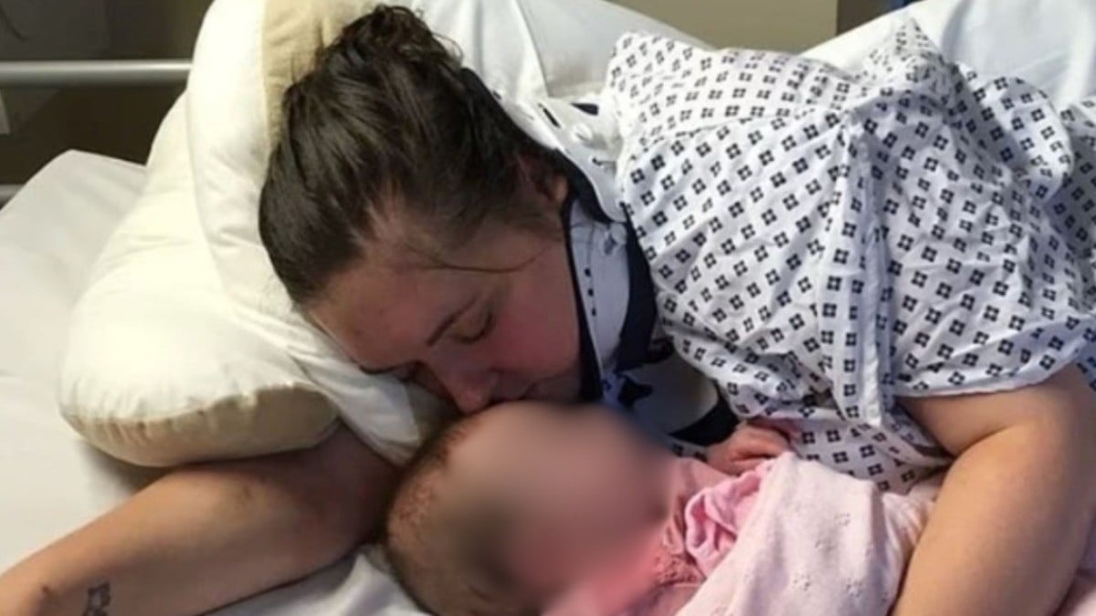 ¡Increíble! Mamá cuidaba a su bebé y esto que hizo le causó una parálisis