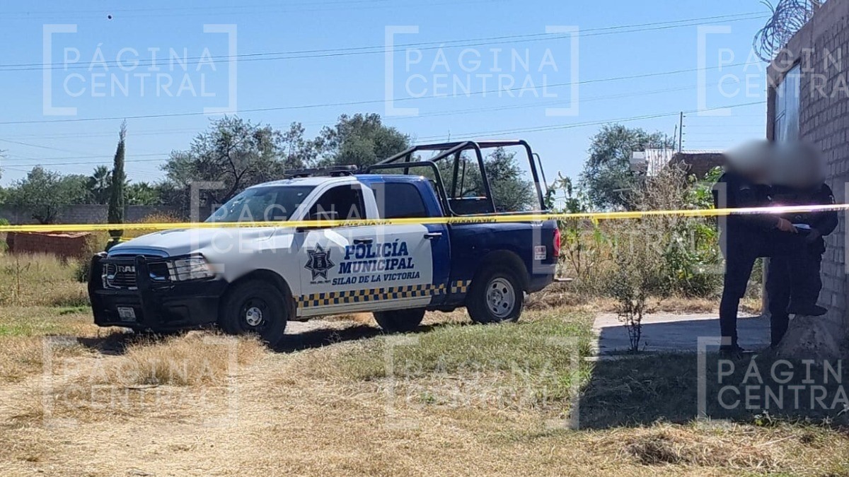¡Terror! Encuentran cuerpo encobijado de un hombre atrás de una escuela primaria