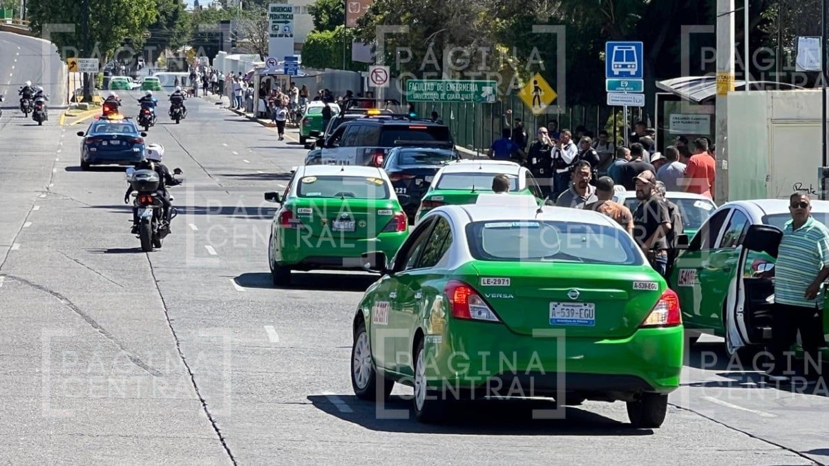 ¡Paralizan Insurgentes! Taxistas bloquean paso para protestar por desalojo afuera del IMSS