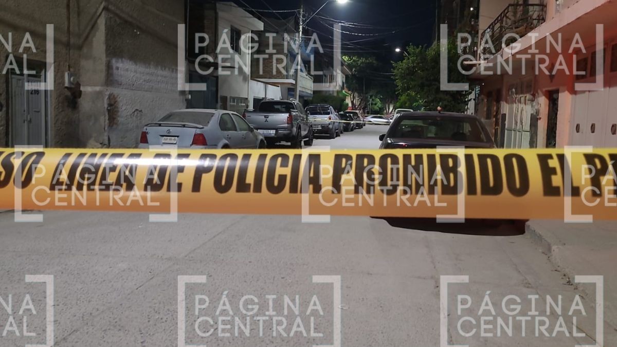 VIDEO Estaba afuera de casa: Sicarios atacan a balazos a hombre