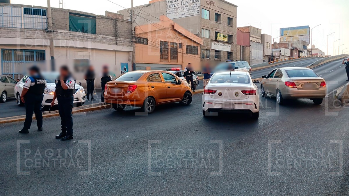 Paralizan Mariano Escobedo por bloqueo de taxis de plataforma; reportan afectaciones viales