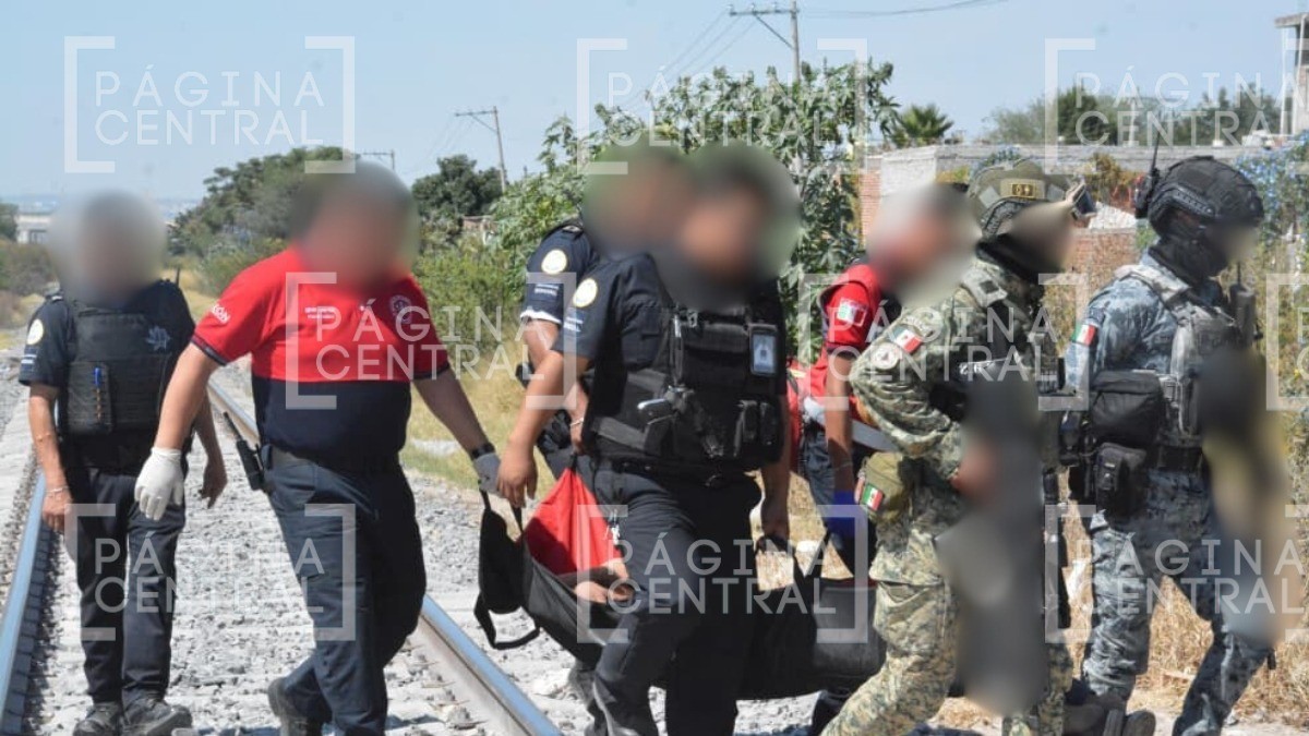 ¡Una hora más tarde! Hallan a mujer baleada en la hierba cerca de donde cayó otro herido