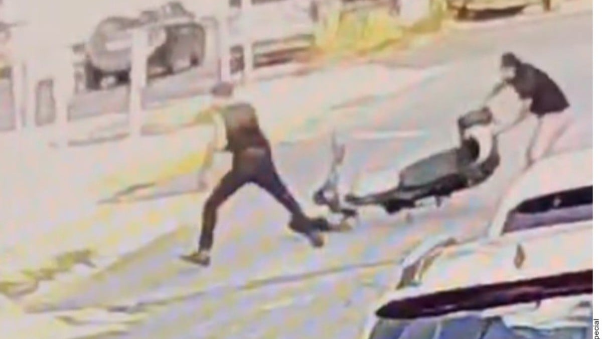 Alcanza a ladrón y evita que le robe su moto