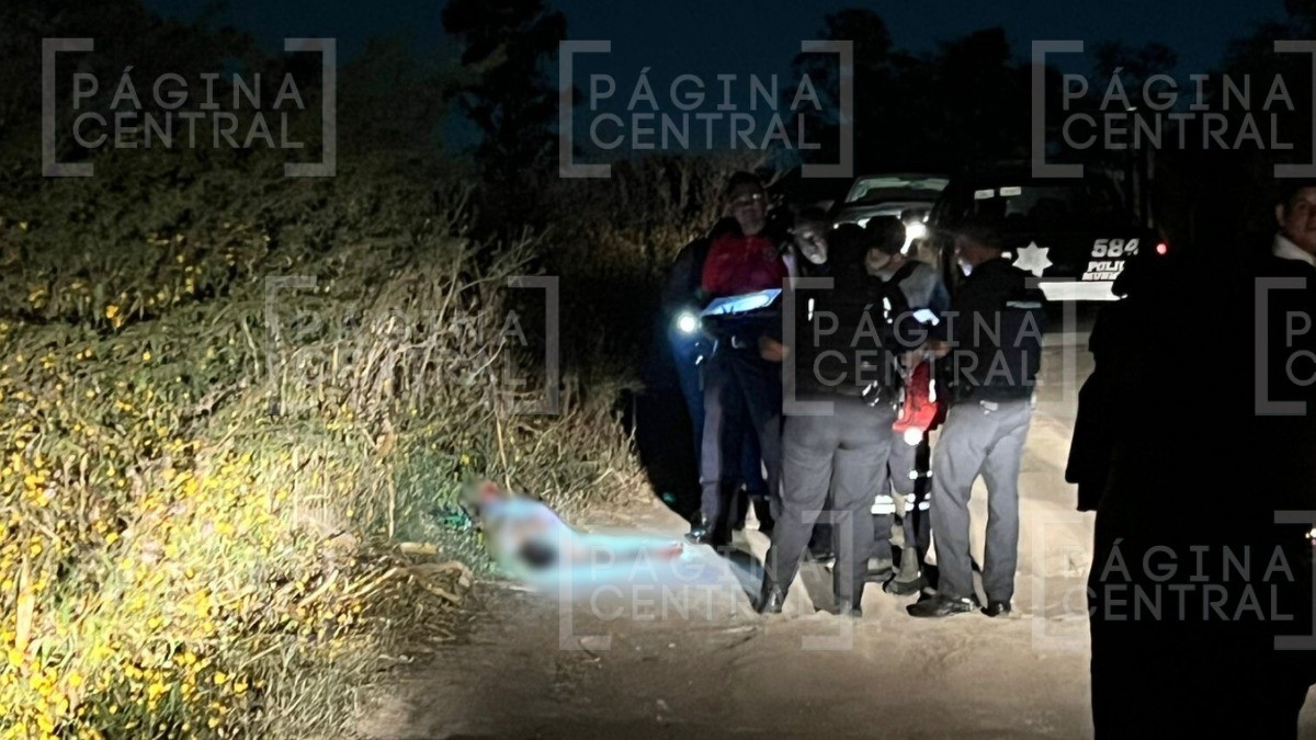 ¡Vecinos lo encontraron! Tiran cuerpo con signos de tortura en un camino de terracería