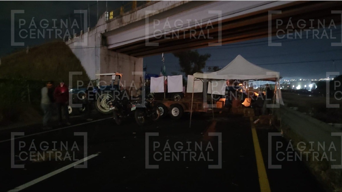 ¡Calvario para todos! Familias se quedan atoradas hasta 8 horas en los bloqueos carreteros