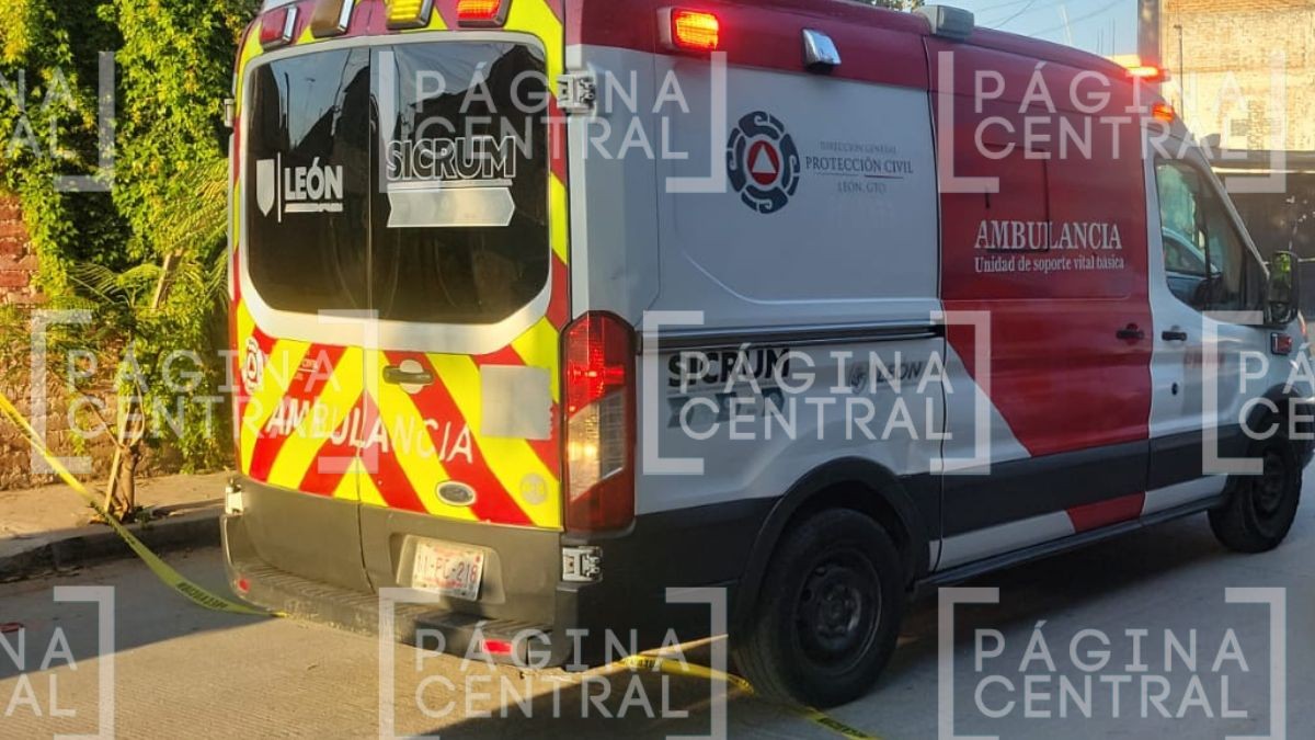 VIDEO Sonaron varios balazos: Sicarios llegan en moto y disparan contra 3 personas 