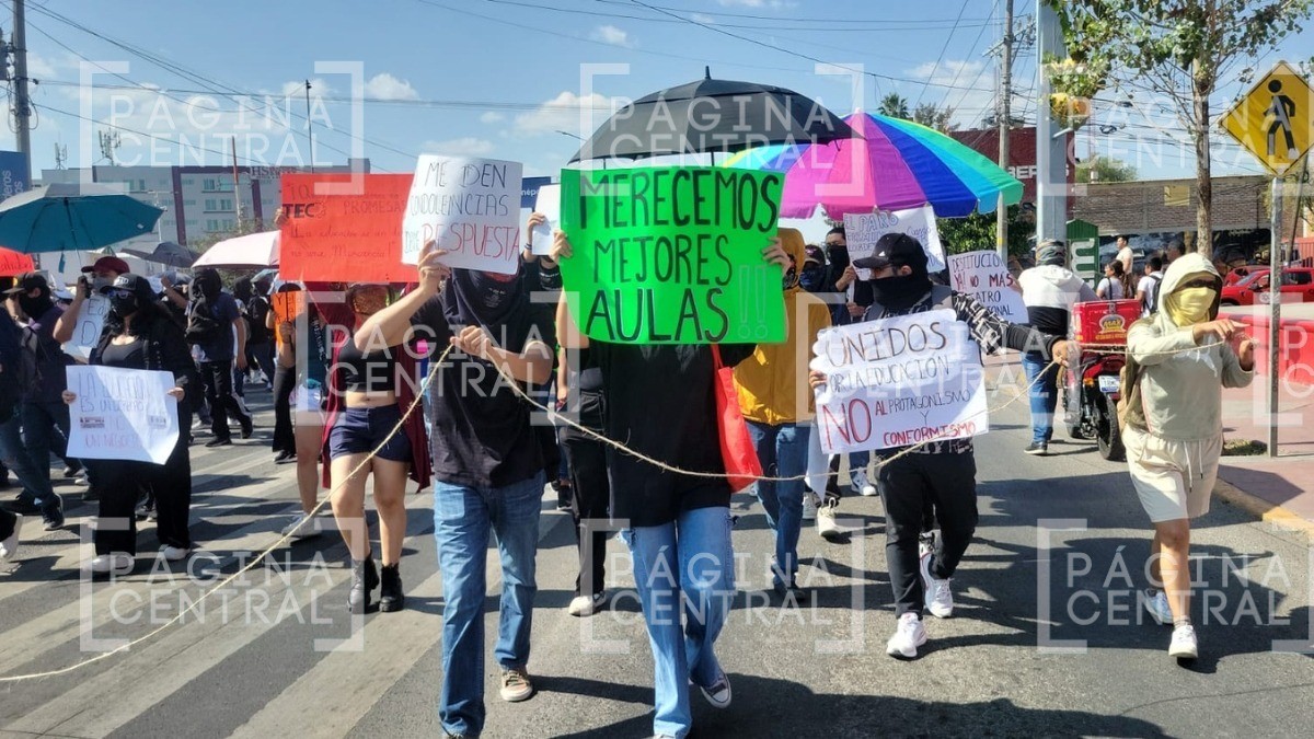 “¡Sin renuncia, no hay diálogo!“ Universitarios del ITL vuelven a tomar el López Mateos