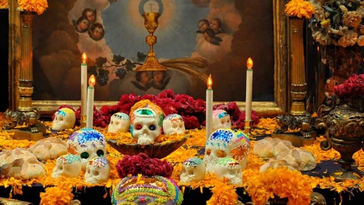 Si vas a poner tu ofrenda del Día de Muertos esto es lo que debe llevar