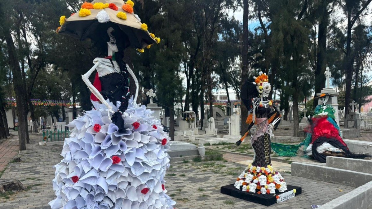 ¡Entre tumbas y osarios! ¿Quieres ver películas de terror en el panteón? Aquí el programa