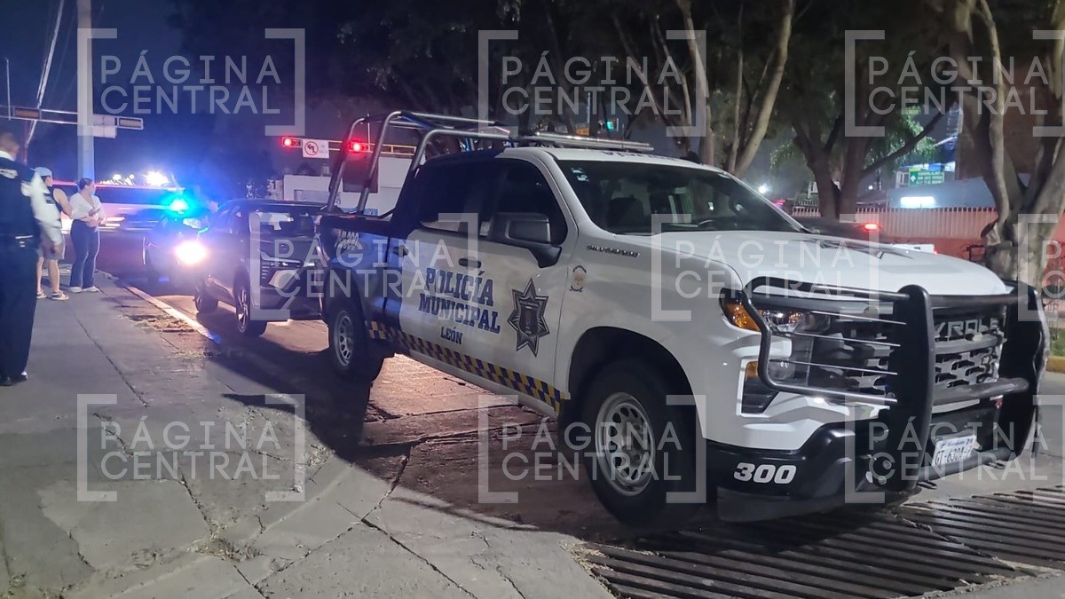 ¿Quién se pasó el alto? Patrulla choca con camioneta en Echeveste Norte
