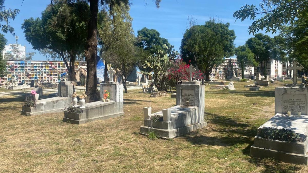 FOTOS Historias que viven en tumbas del Panteón San Nicolás: héroes, tragedias y memoria 