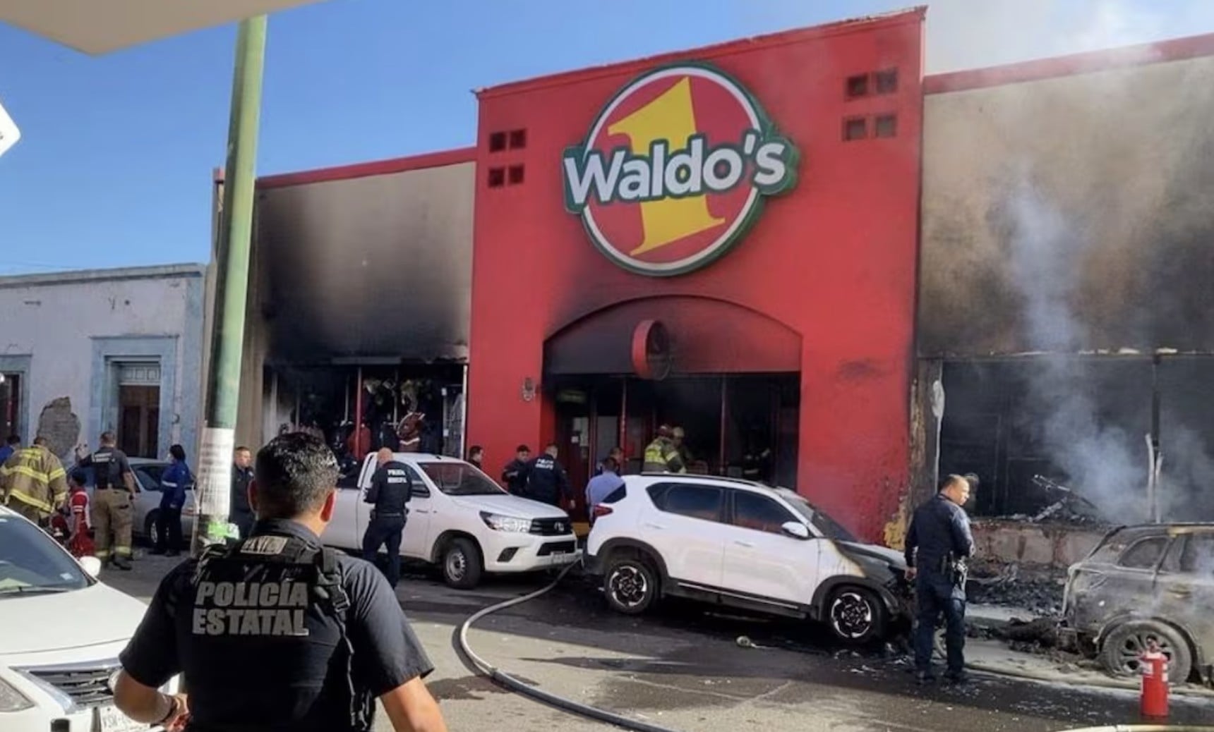 ¡Estalla transformador! Incendio en tienda departamental deja 22 muertos