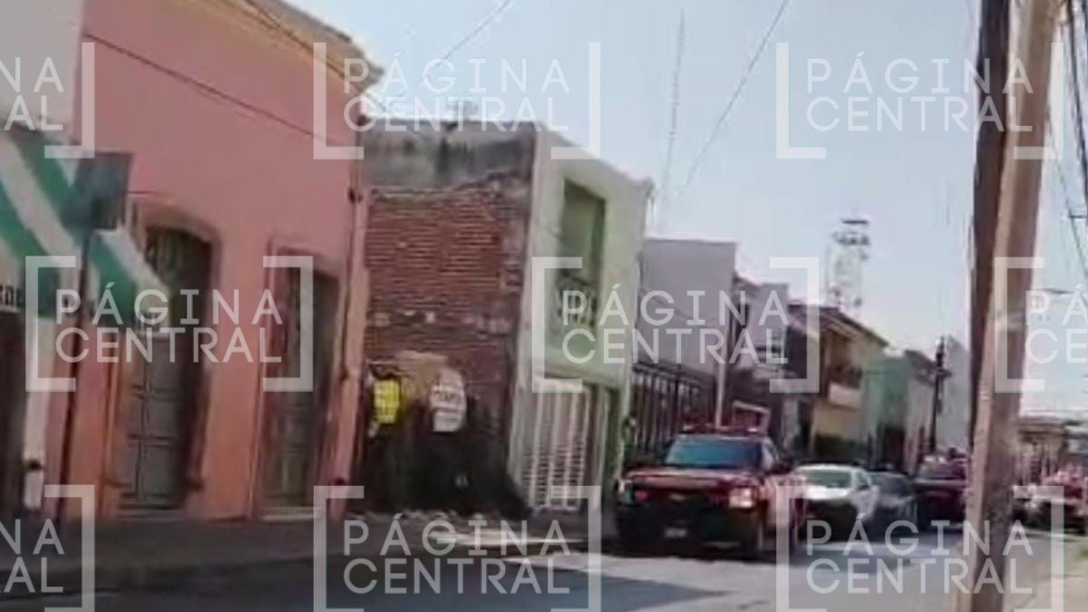 ¡Fuerte incendio! Se quema casa y vecinos se alertan al ver la columna de humo