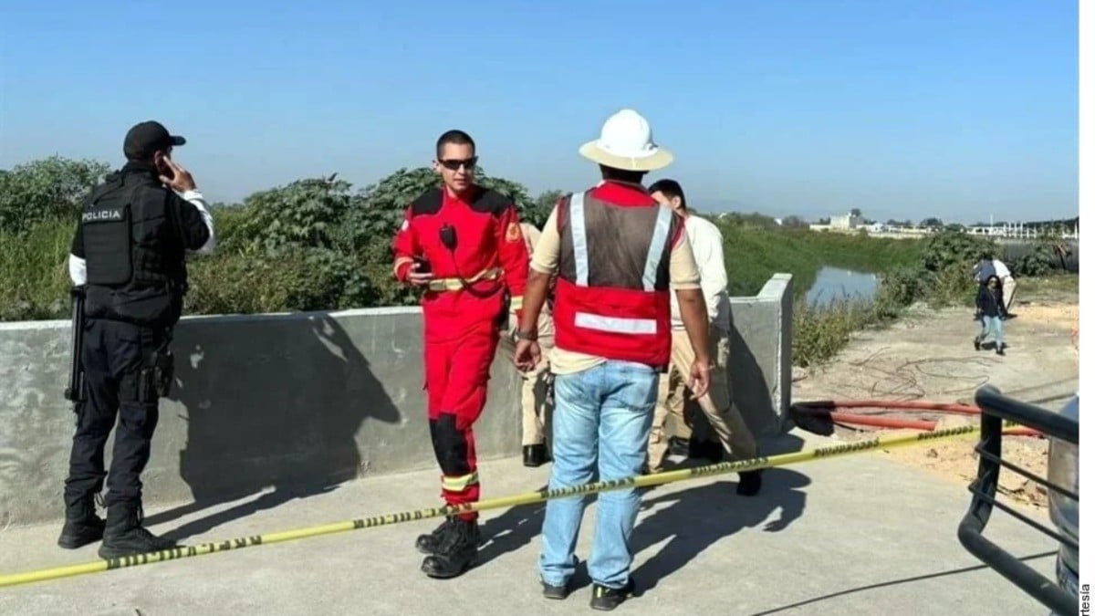 Se le cae su gorra al canal, se mete a buscarla y ya no sale