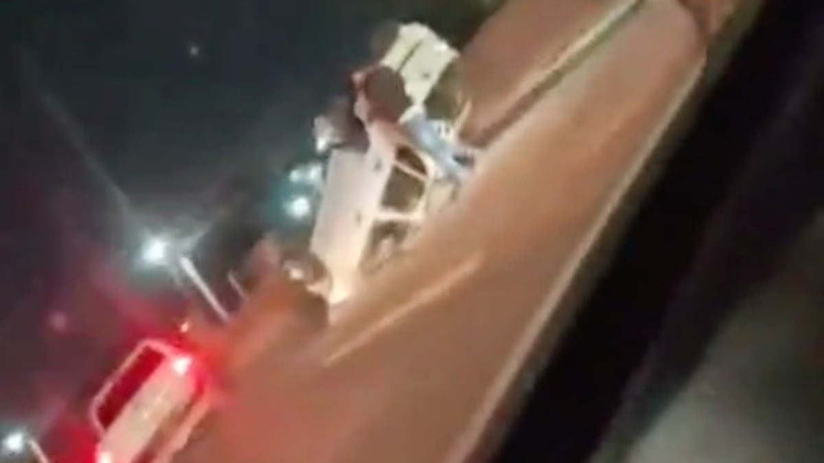 ¡Cuidado en esta curva! Conductor pierde el control y vuelca en la 'Curva del Potrero'