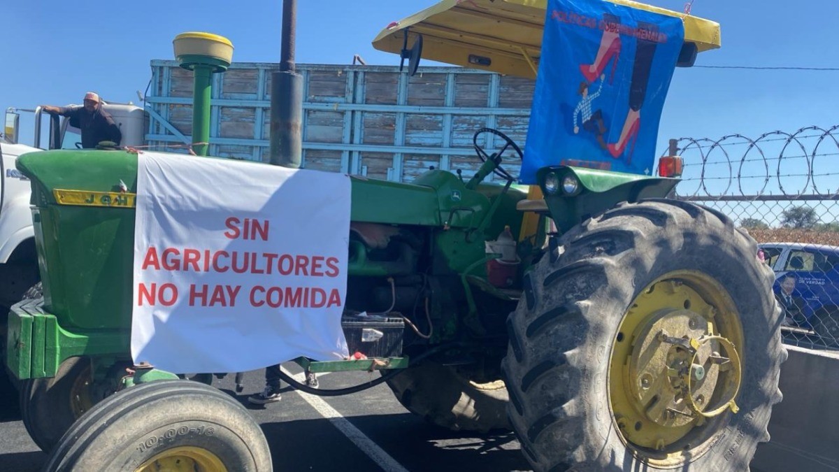 ¡Otra vez! Agricultores vuelven a bloquear tramos carreteros en Guanajuato