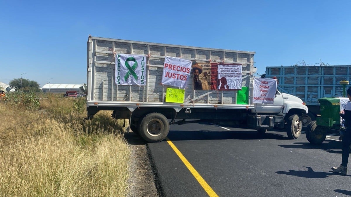 Por esta razón los campesinos siguen bloqueando las carreteras del estado