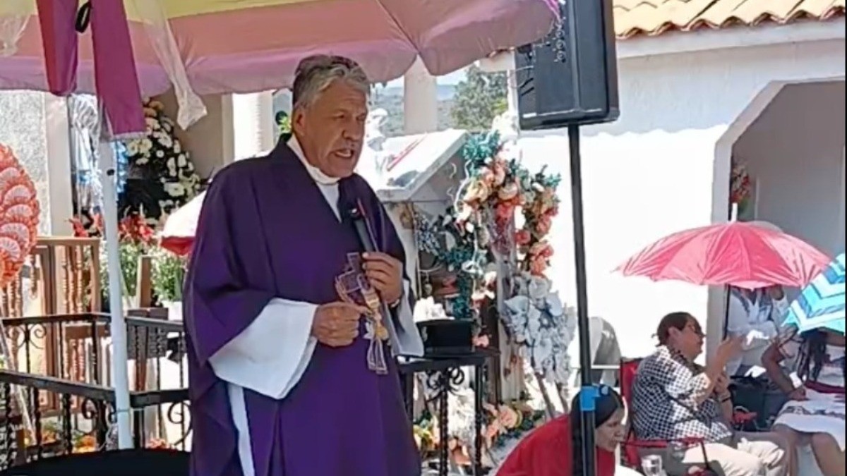 “No vale la pena“ Descarta gobernadora denunciar al 'Padre Pistolas' pese a insultos