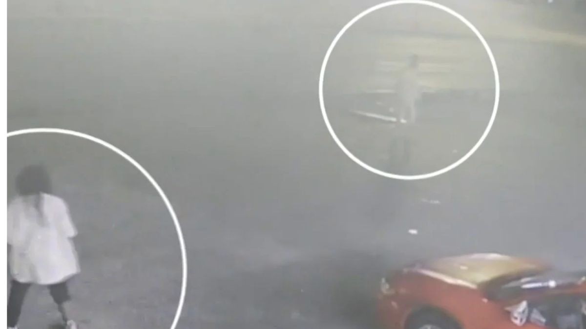 VIDEO Peleaban en plena carretera: Mujeres mueren arrolladas por auto que se da a la fuga