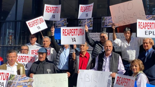 Exigen exalumnos reapertura de prepa UG; solo se incendió una pequeña parte, argumentan