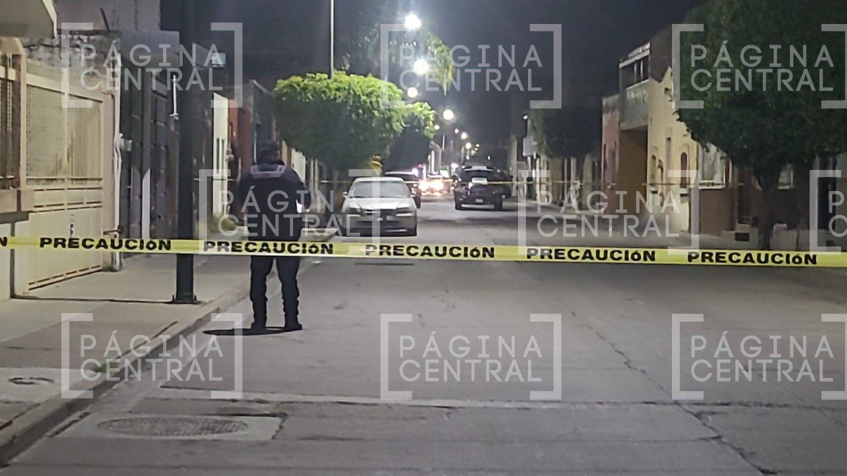 Motosicarios matan a balazos a un hombre; quedó tendido frente a su casa