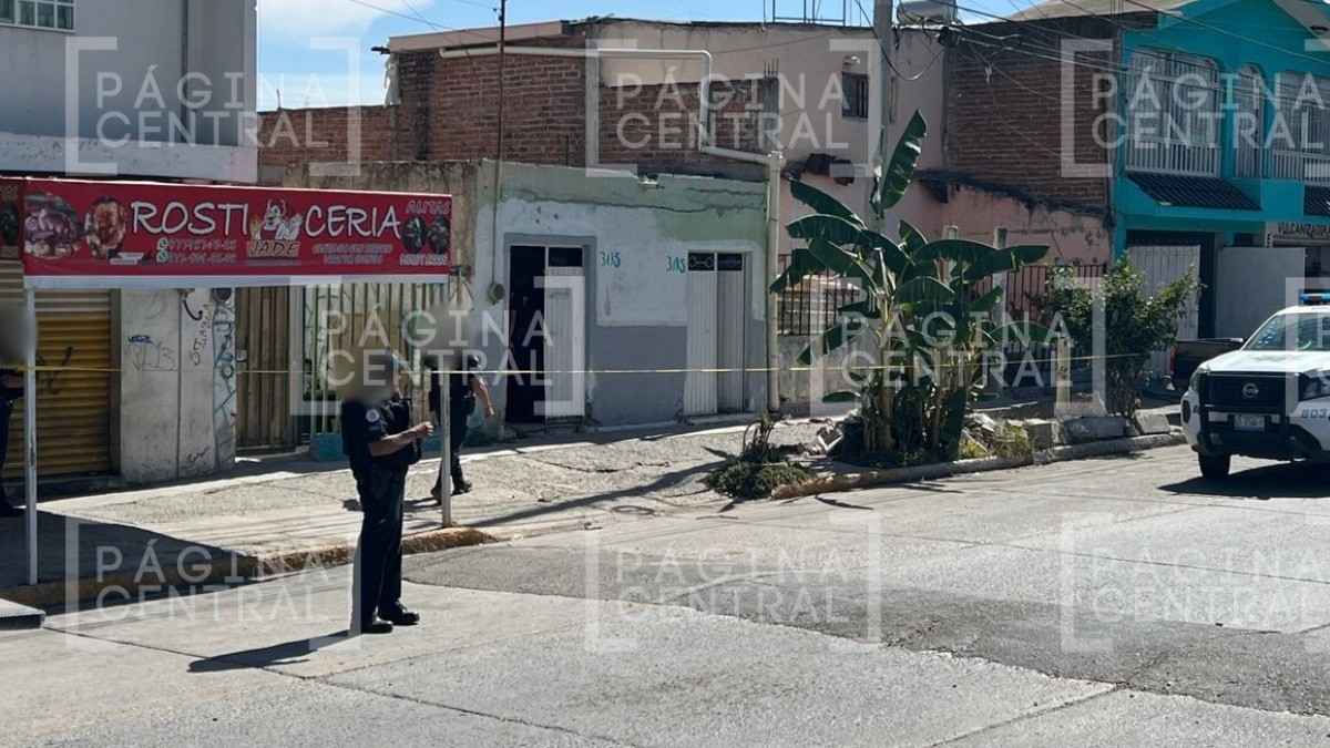 ¡Corrió por su vida! Pedro estaba afuera de casa cuando lo balearon y cayó en la banqueta