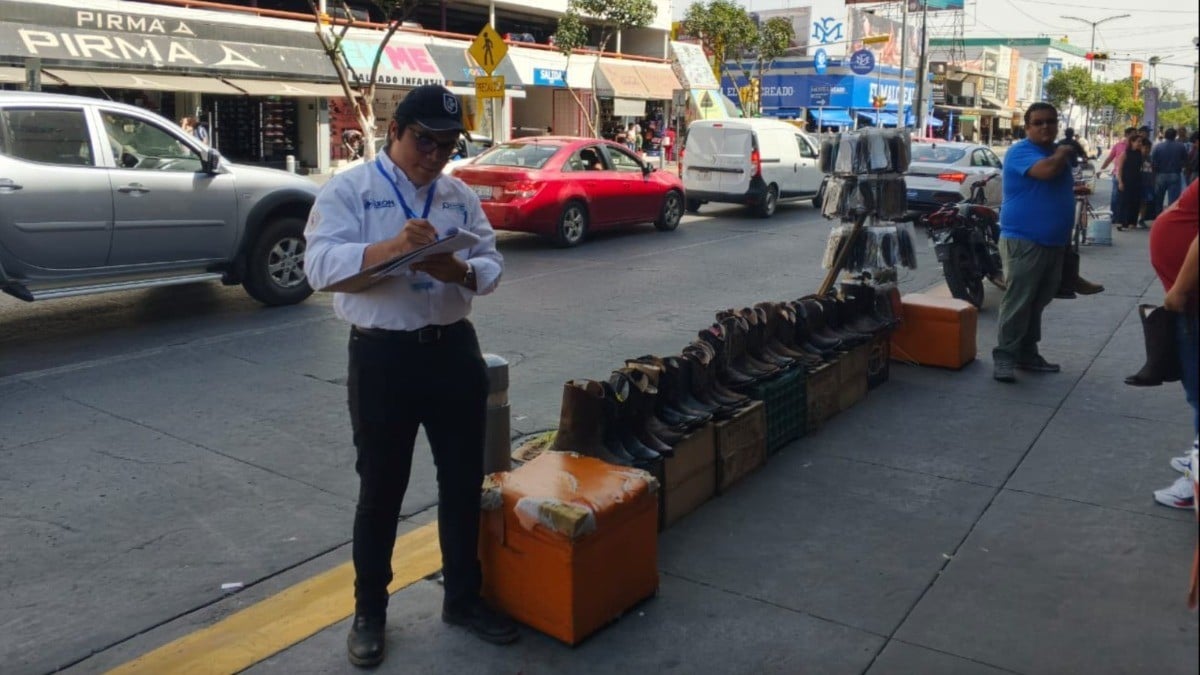 Van tras locatarios que obstruyan banquetas en esta zona de León