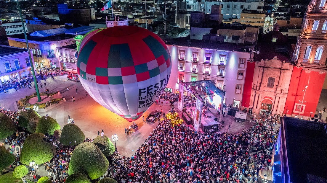 FIG: Así, 17 mil personas disfrutaron el encendido de globos en estos puntos de León