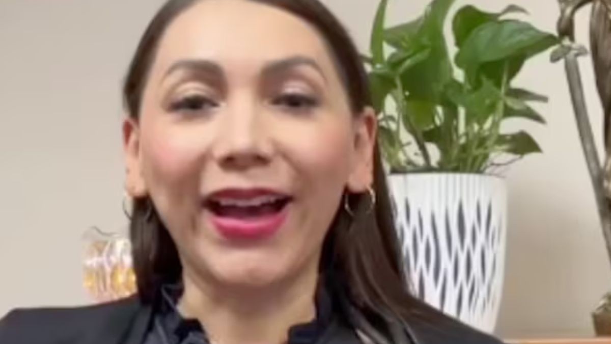 Renuncia 'influencer' a la Corte