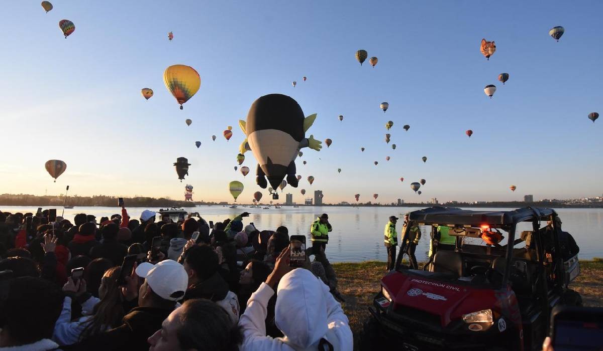 FIG: Entrada histórica ayer al Festival del Globo y así admiran hoy dentro y fuera del parque