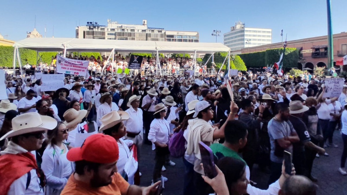 Con 'sombreriza', Generación Z toma calles en León; seguridad y transparencia, la demanda