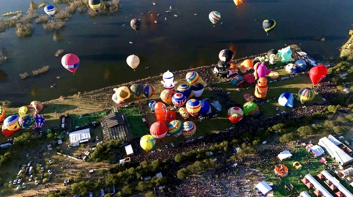 FIG: Viajan 40 horas para disfrutar el Festival del Globo; familias cuentan su travesía
