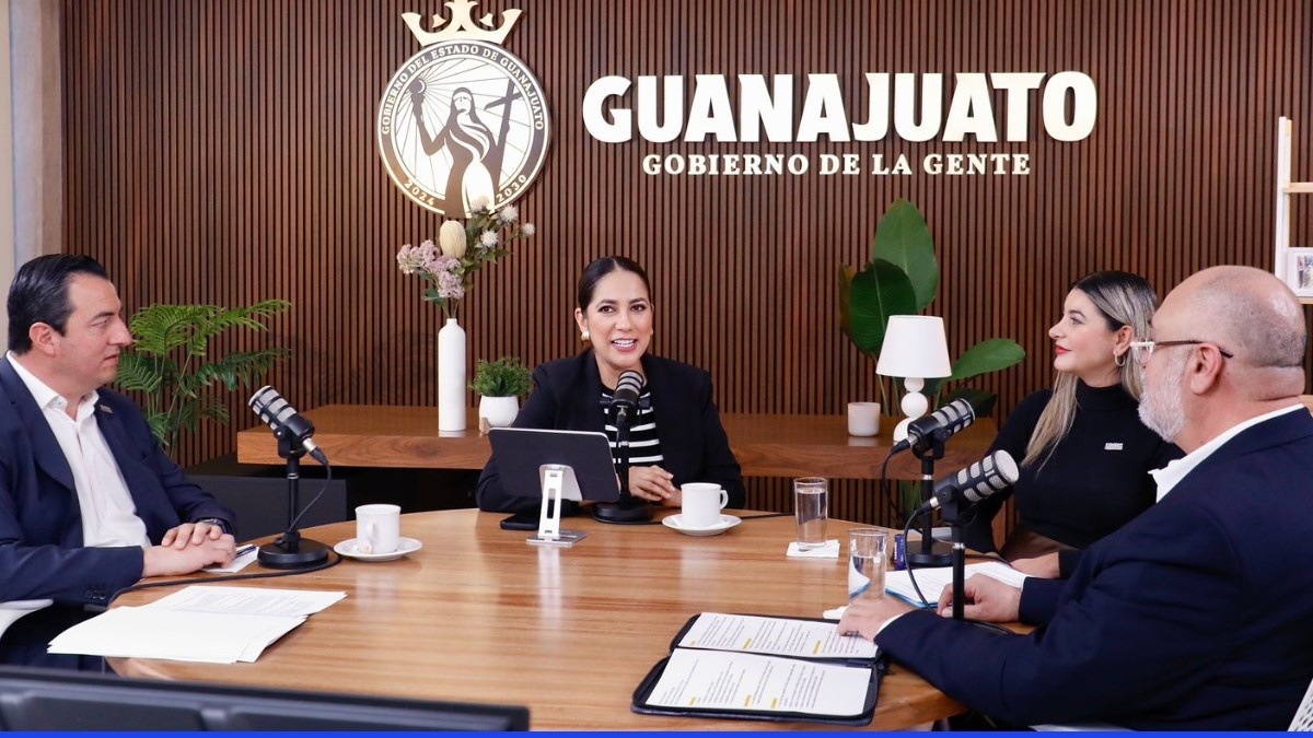 ¿Quieres estudiar programación e Inteligencia Artificial? UVEG ofrece becas para mujeres