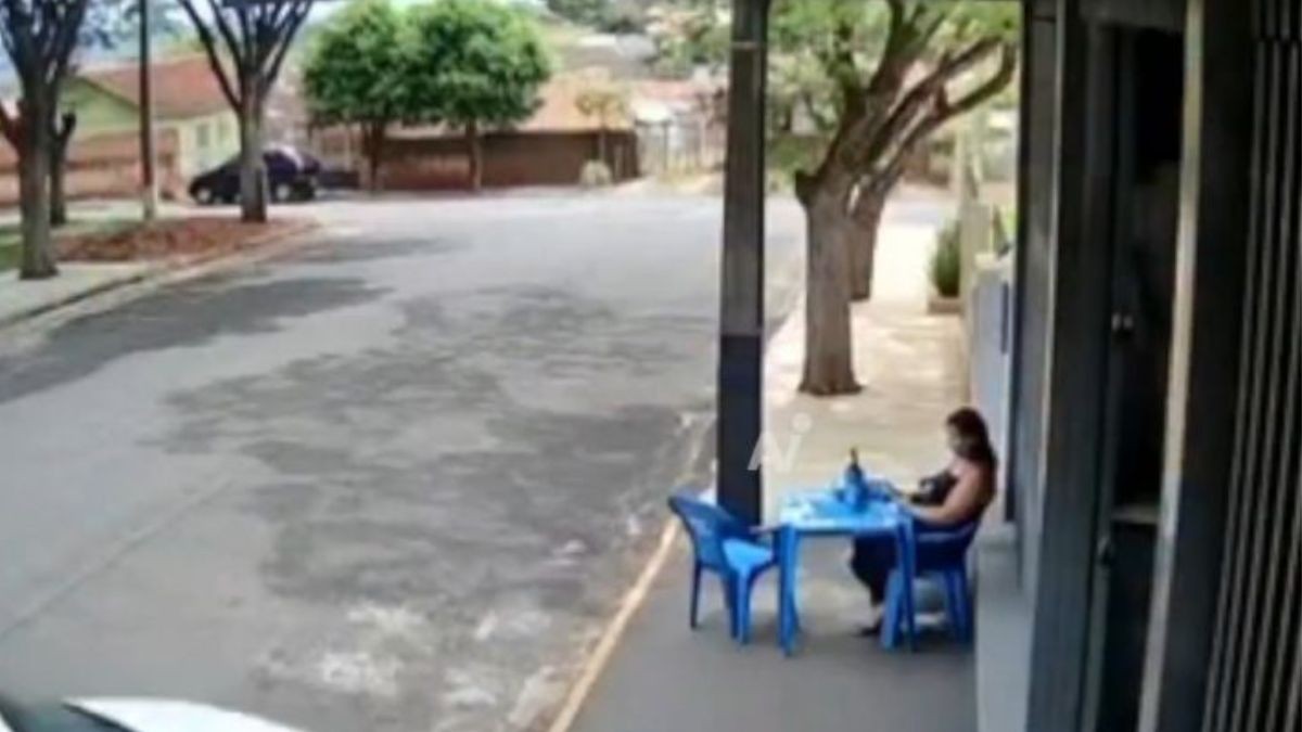 Lo hizo intencionalmente: Mujer es asesinada por su esposo al atropellarla afuera de bar