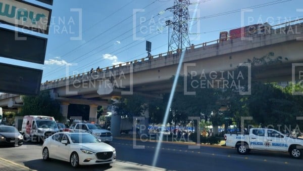 Fallece el motociclista que salió ‘volando’ de puente vehicular; ya fue identificado
