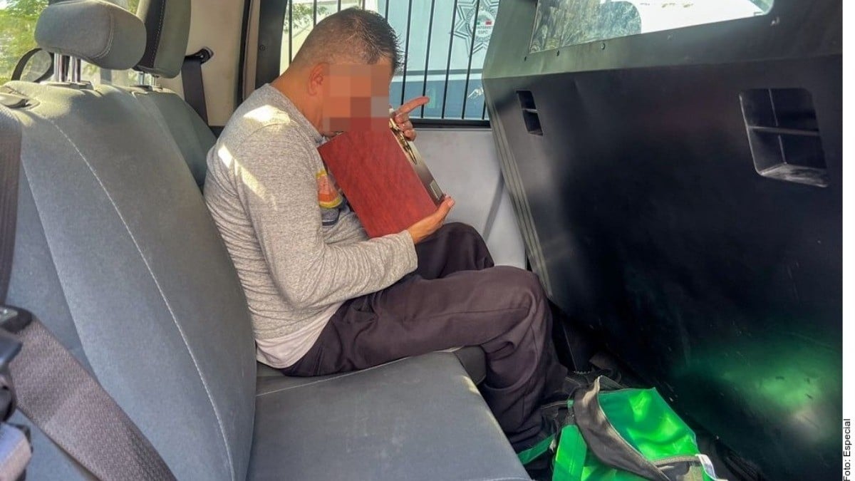 Recupera urna con cenizas de su madre