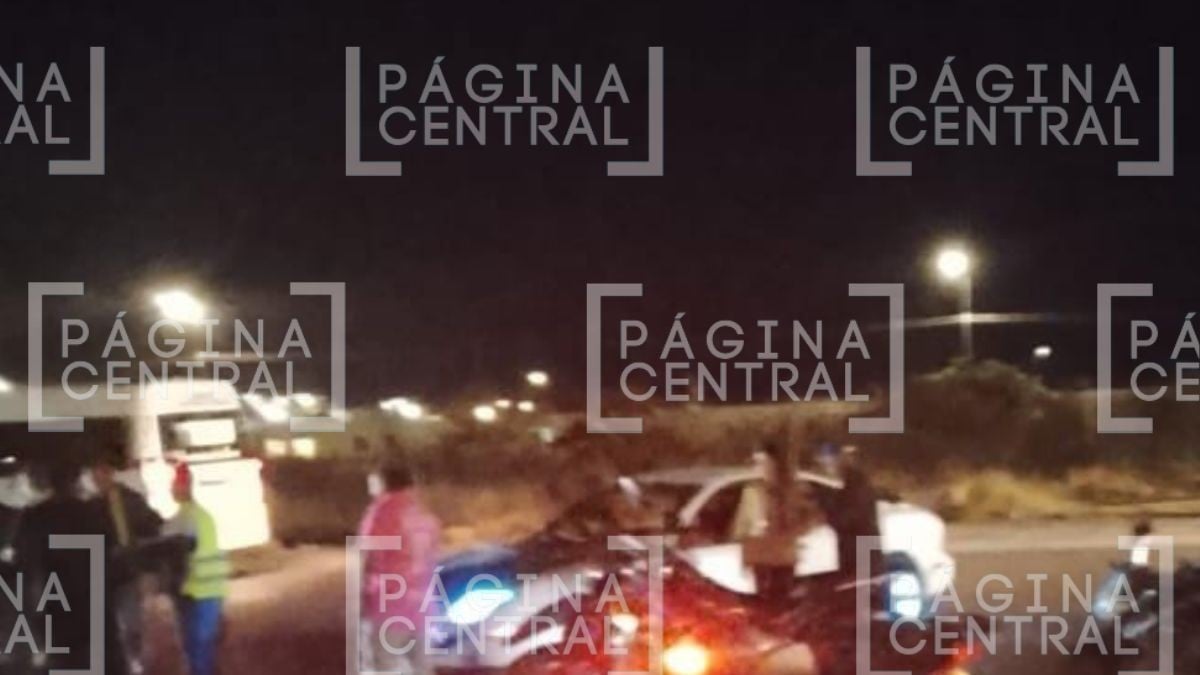 Iba en su moto: Hombre es impactado por un sedán, en León