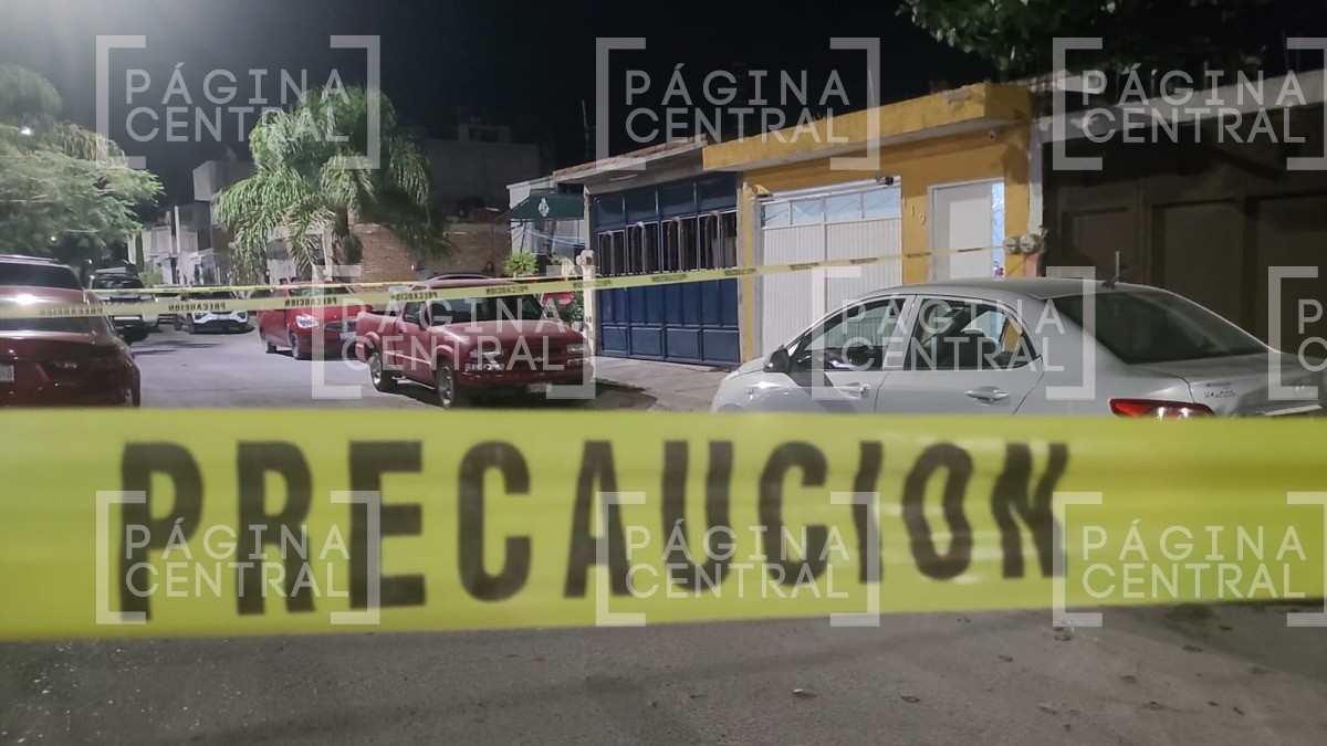 Motociclistas llegan a vivienda donde estaban varios jóvenes, les disparan y matan a uno