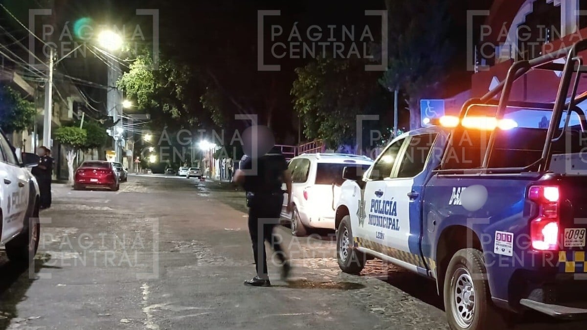 Novios ‘echaban reja’ cuando los balearon; ella entró a la casa y él se refugió en farmacia