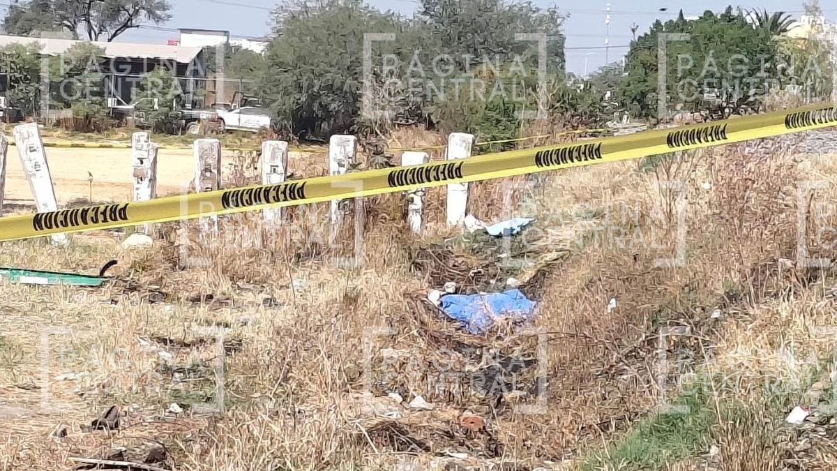 Vecinos iban a trabajar cuando vieron el cuerpo de un hombre tirado en un arroyo