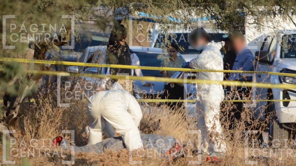 Cuerpo envuelto en cobija genera incertidumbre; familiares de desaparecidos van al lugar
