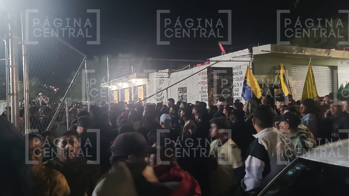Asistencia masiva a partido de futbol desata caos en Alameda de la Presa; esto pasó