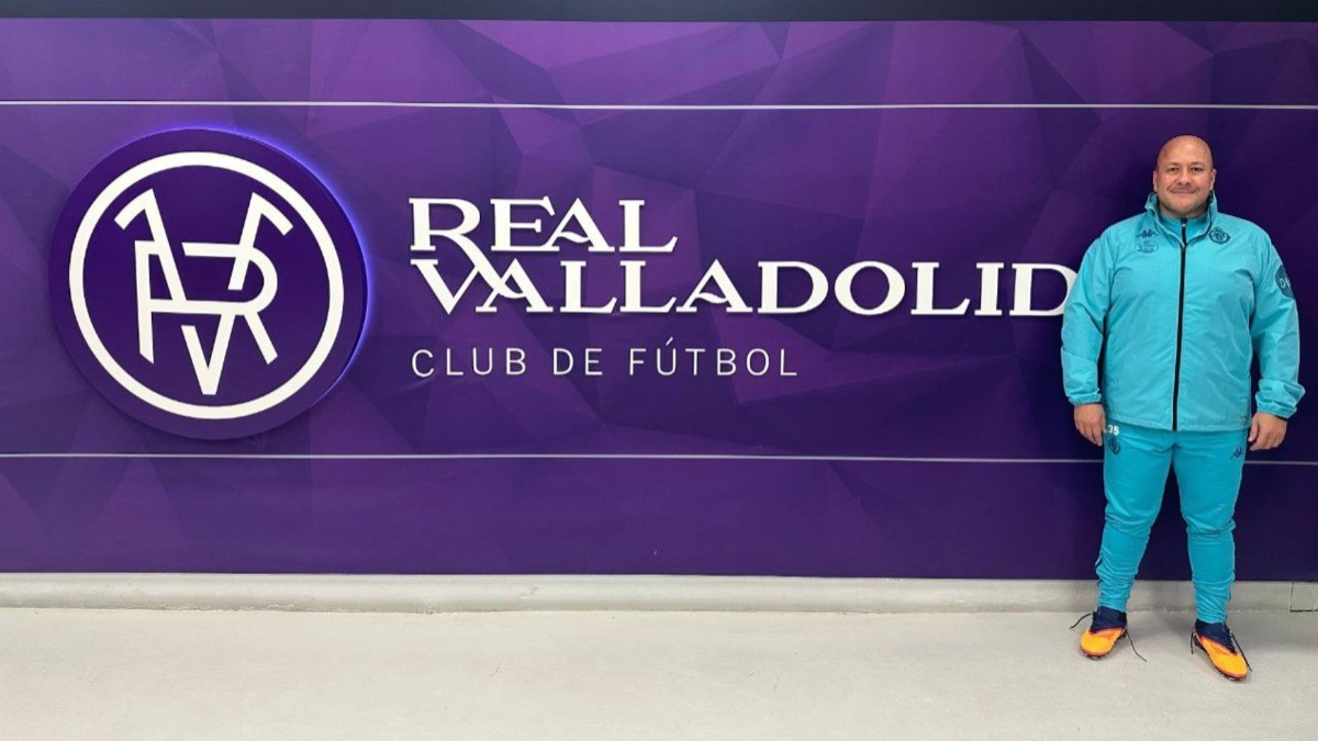 Este expolítico fue gobernador de Jalisco y ahora es ¡auxiliar técnico del Real Valladolid!