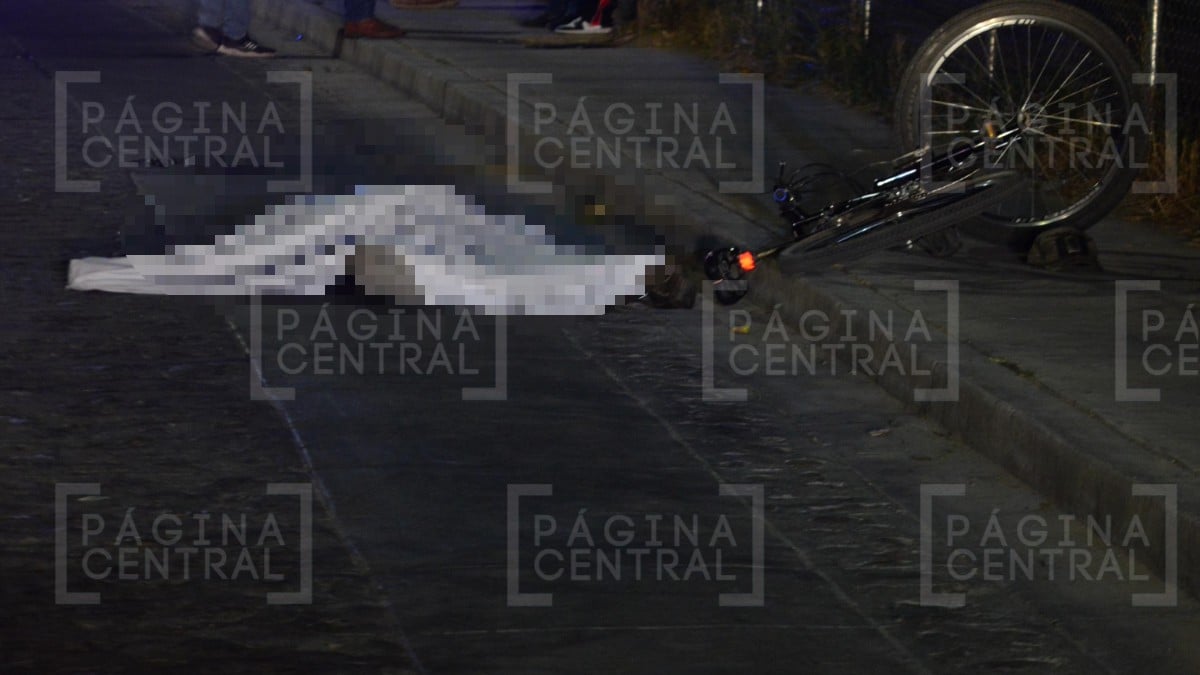 Encuentran a ciclista sin vida en medio de la carretera durante la madrugada