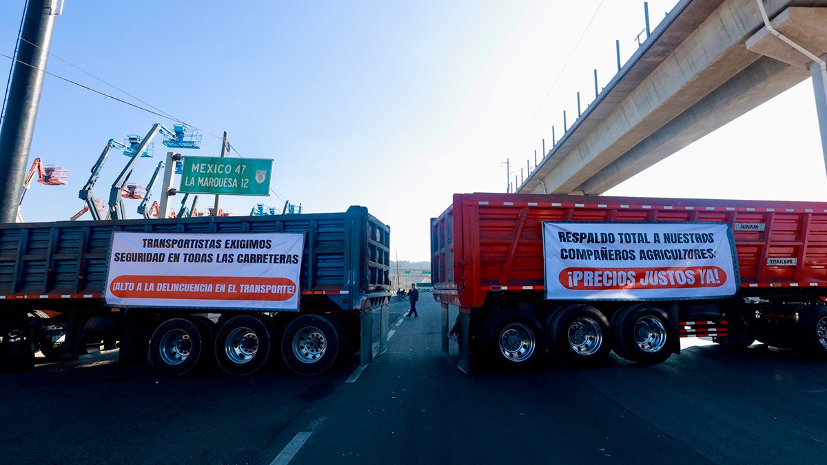 Inician transportistas y agricultores desbloqueos de vías