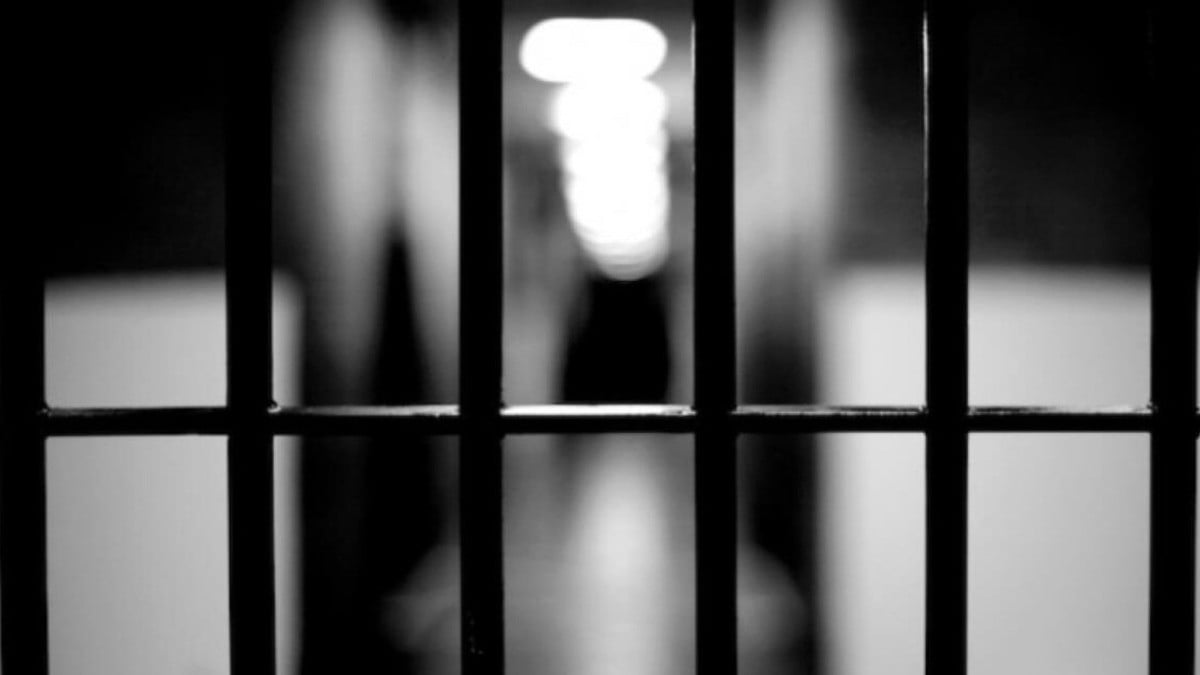 ¡Como de película! Presos cortan barrotes con sierras y huyen de cárcel así