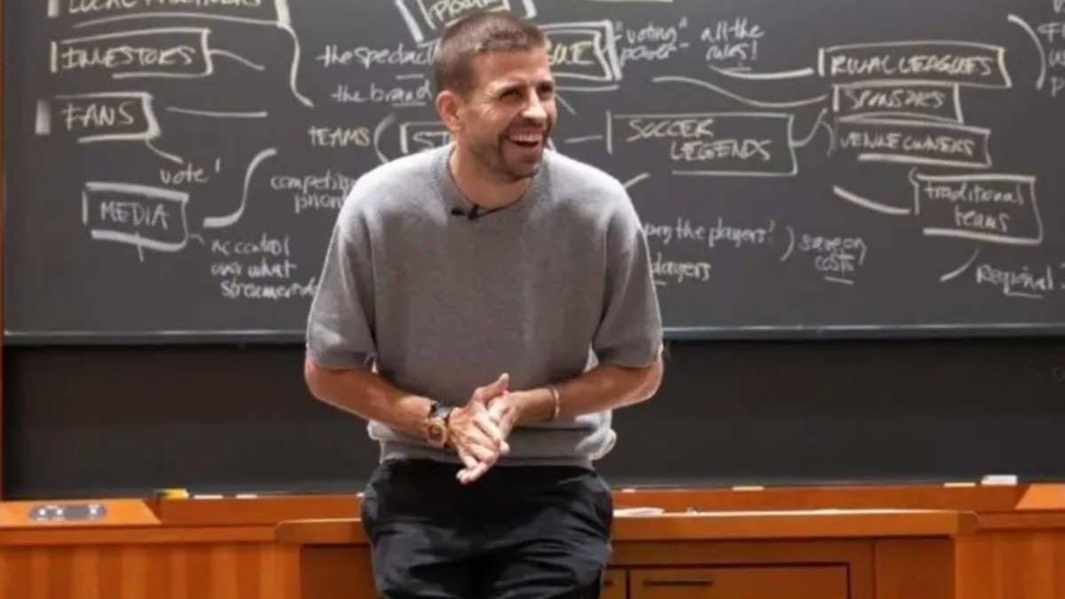 ¿De las canchas a la universidad? Se viraliza foto de Piqué en Harvard