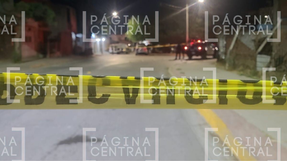 VIDEO Eran madre e hijo: Sicarios atacan a balazos a familia; uno muere 